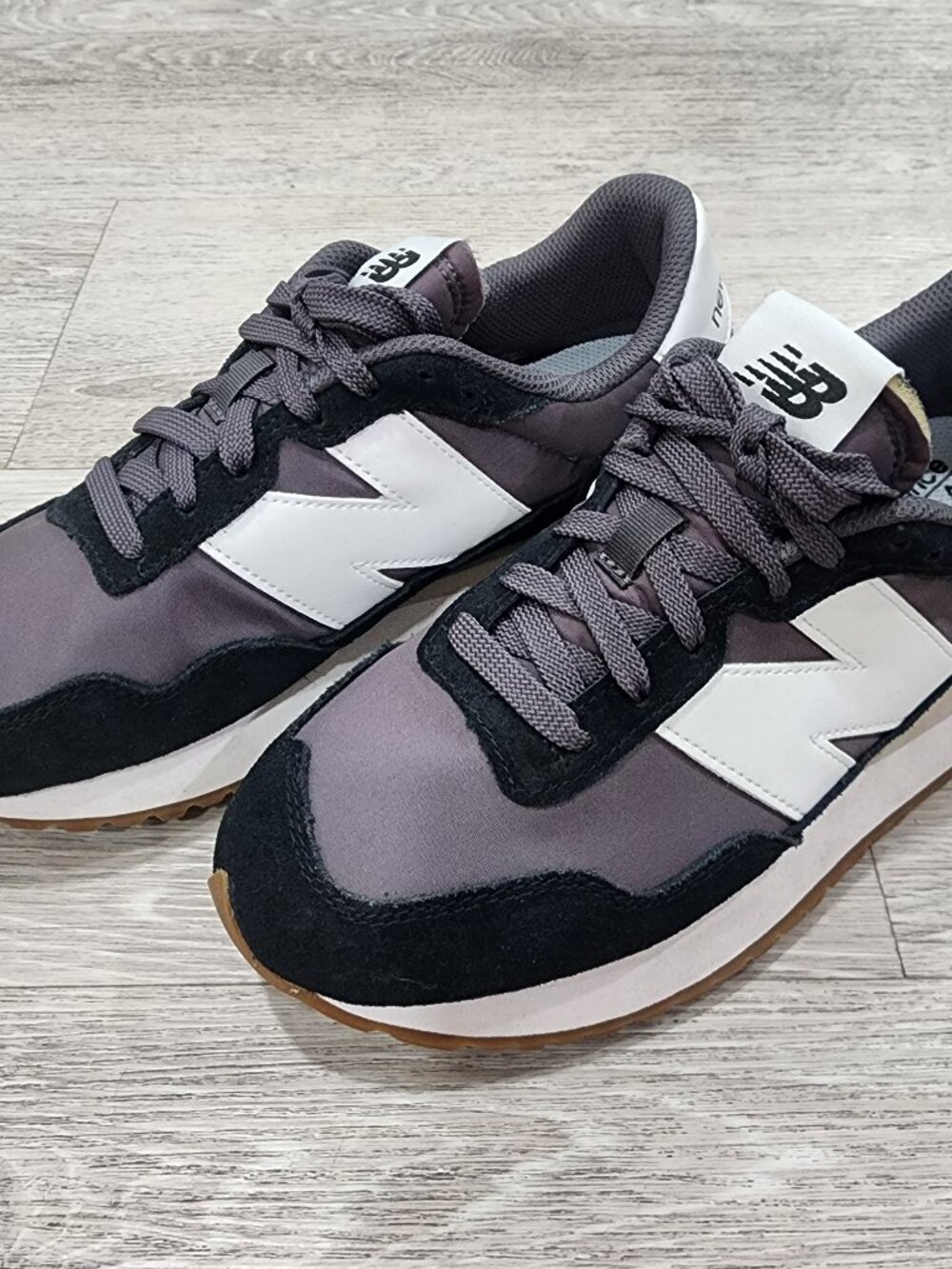 New Balance 237 Retro Sneakers Women's 8.5 Men's 7 Black Magnet NWOT WS237NB